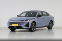 国民家轿天花板之争！长安逸动对比吉利帝豪，谁能稳坐首选位