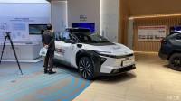 2025进博会：小马智行与丰田合作 量产版L4级铂智4X Robotaxi亮相