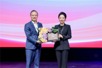 腾势之夜暨第30万辆D9交付，九球天后潘晓婷成D9车主